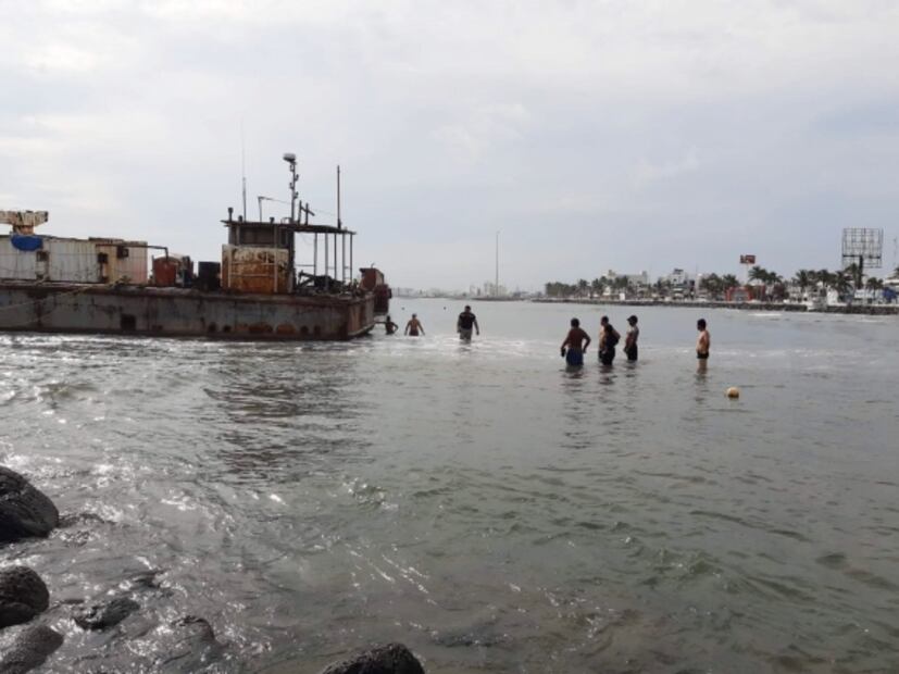 Encallan dos embarcaciones frente a costas de Veracruz