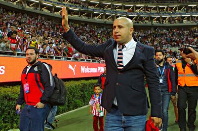 'Bofo' Bautista emociona a afición de Chivas en el Clásico