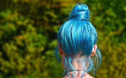 Jueza ampara a alumna de secundaria para que asista a clases con el cabello teñido de azul