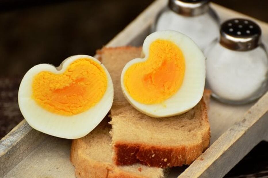 Descubre qué pasa si cueces los huevos con bicarbonato