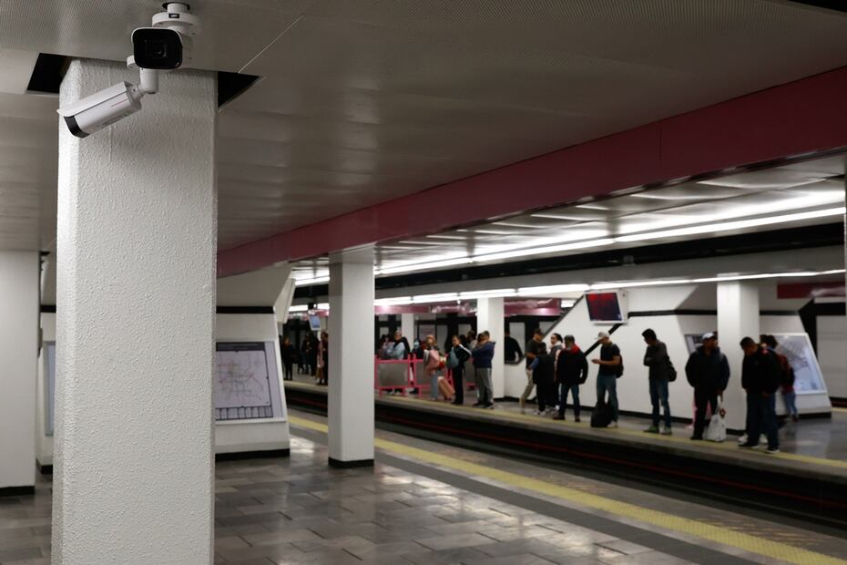 Sistema de vigilancia con videocamaras en la estación Pantitlán de la línea 1 del STC METRO. Foto: Fernanda Rojas/ El universal