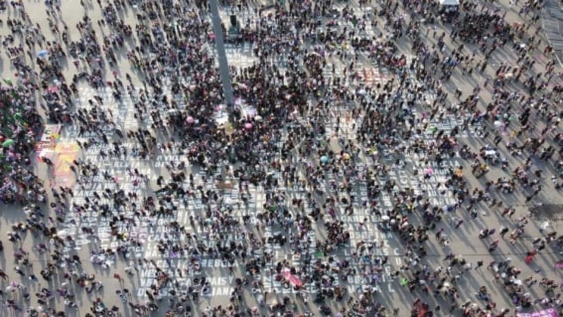 La marcha del 8M vista desde dron; imagen aérea de la marea morada