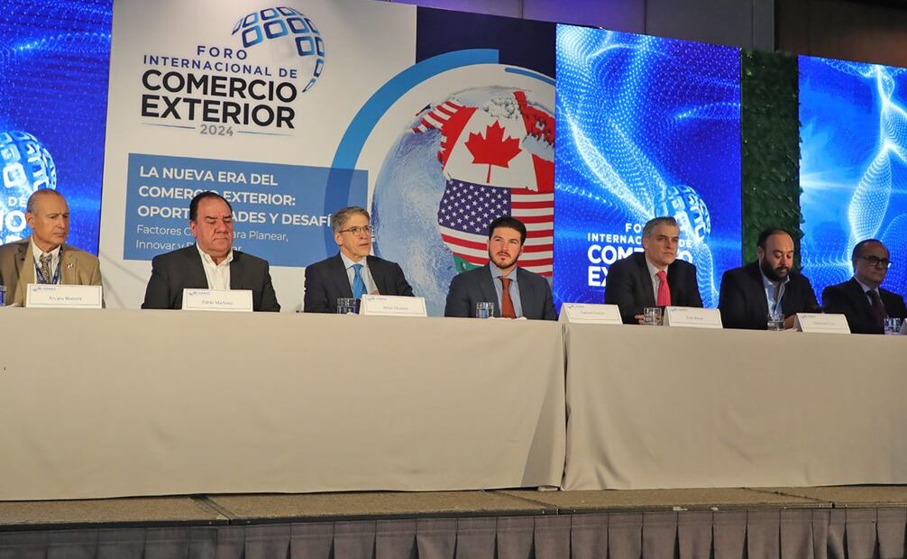 Durante una conferencia en el Club Industrial, Samuel García, dio a conocer las ventajas competitivas que ofrece Nuevo León. Foto: especial