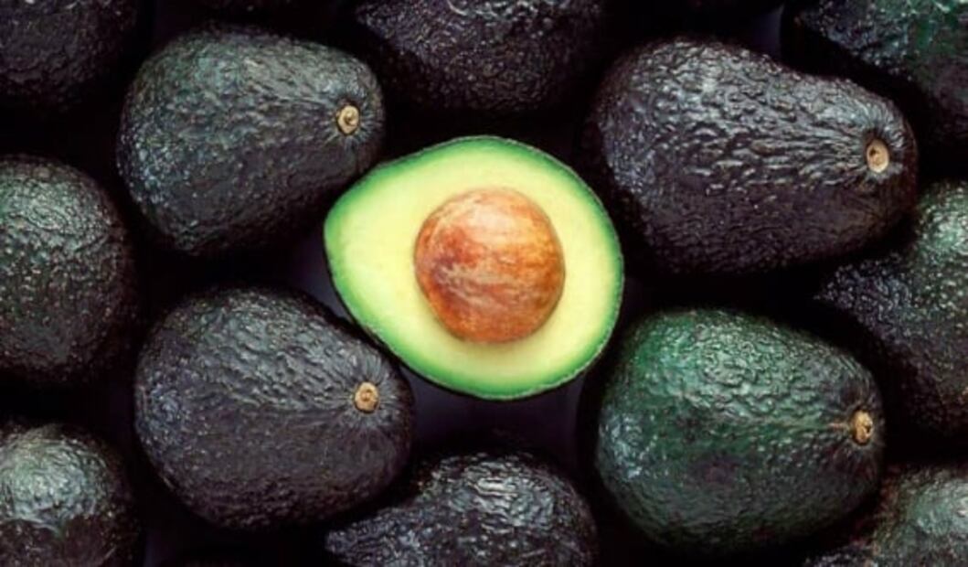 Por qué el aguacate puede restaurar tu piel y pelo al instante 