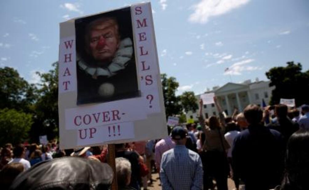 Protestan frente a la Casa Blanca por despido de Comey