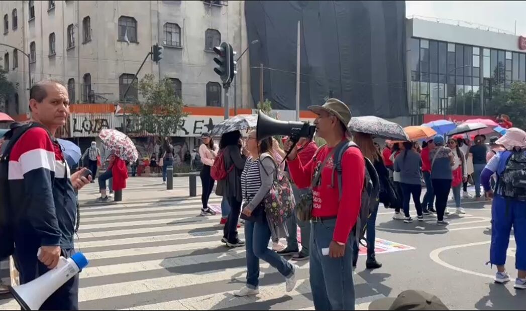 En el 15 día de protestas, maestros de la CNTE marchan del Ángel de la Independencia y de San Cosme a la Glorieta del Caballito en la Ciudad de México, el viernes 30 de mayo de 2025. Foto: especial