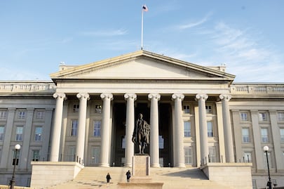 Departamento del Tesoro de EU y UIF anuncian sanciones contra 19 personas y empresas por narcotráfico, incluyen al  exatleta Ryan Wedding