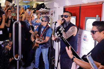 Panteón Rococó canta  contra la violencia al ser humano