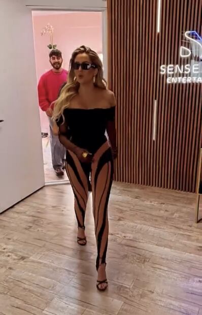 Karla Díaz y Belinda usan los mismos leggins transparentes mega hot