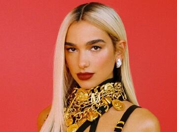 Dua Lipa y su look atrevido con jeans a la cadera y tanga visible