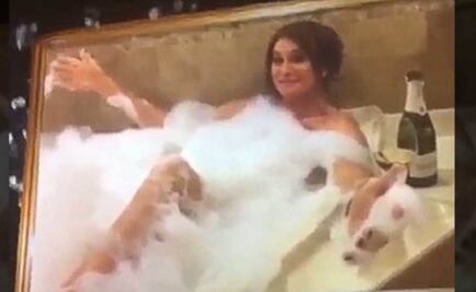 Desde la bañera, Caitlyn felicita a Kris Jenner