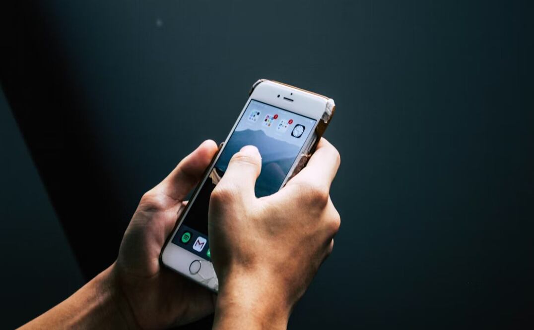 Cómo eliminar el polvo de los altavoces de tu celular sin dañarlos. Imagen: Unsplash