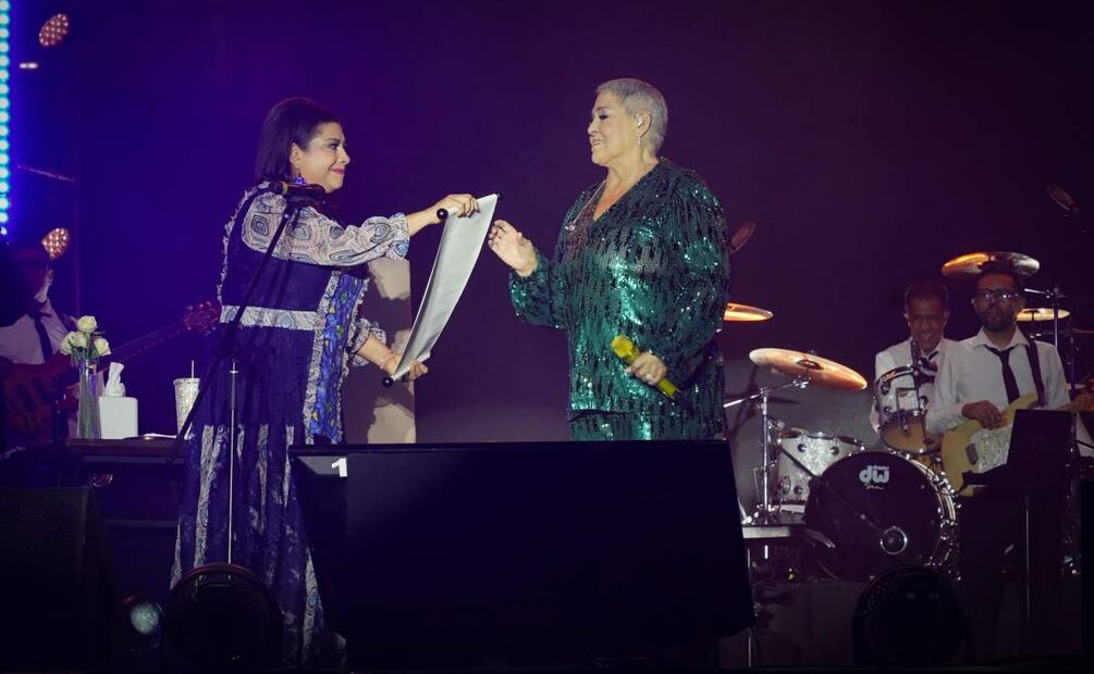 Jefa de Gobierno de la Ciudad de México, Clara Brugada Molina y la cantante Lupita D'Alessio (10/05/2025). Foto: Especial