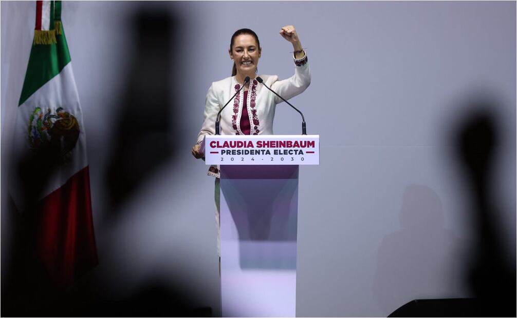 Claudia Sheinbaum celebra en el Teatro Metropólitan. Foto: Diego Simón/EL UNIVERSAL