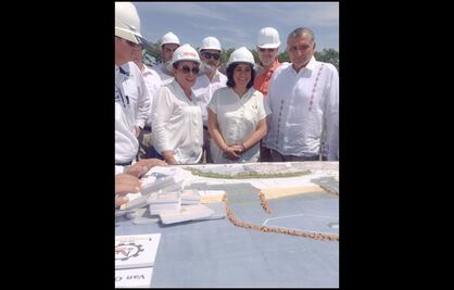 Supervisan Energía y Función Pública terreno de refinería de Dos Bocas