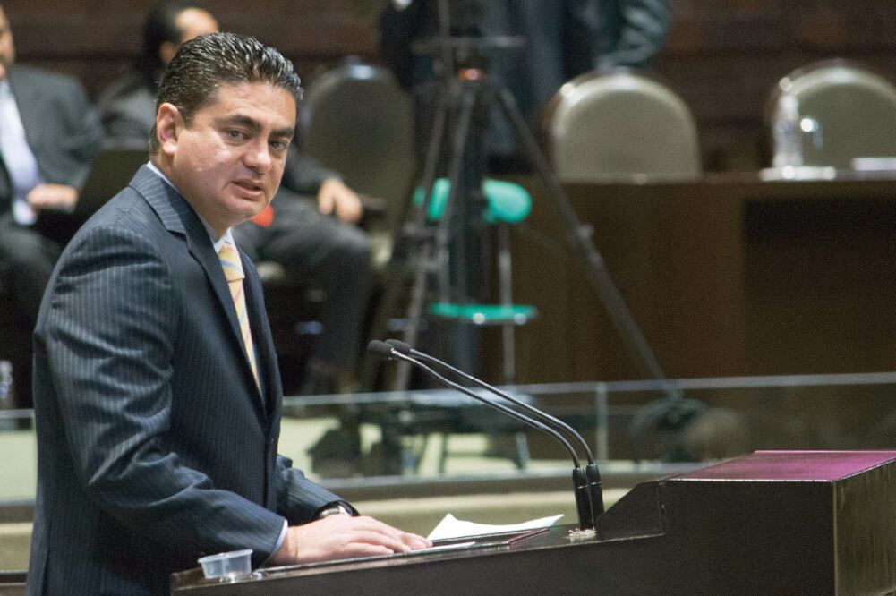 El ex diputado Luis Espinosa Cházaro alertó en 2013 que con la reforma energética se dispararía el precio de los combustibles (ARCHIVO EL UNIVERSAL)