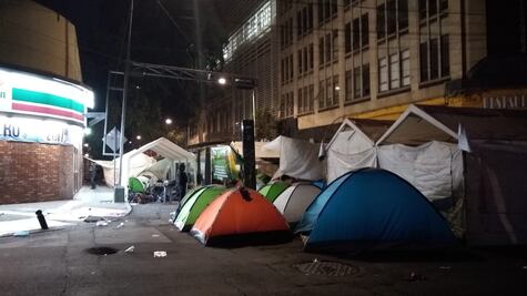 Grupos campesinos instalan campamento y bloquean Bucareli