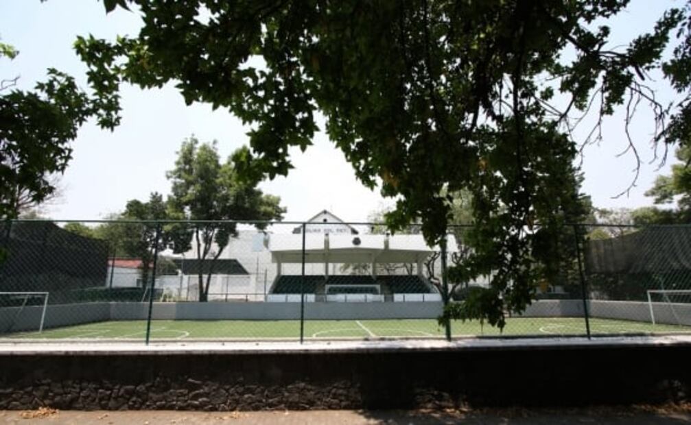 De canchas a simuladores: caprichos de expresidentes en Los Pinos