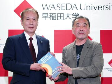 Haruki Murakami dona sus manuscritos a universidad