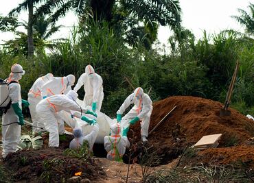 Suben a 18 los casos confirmados de ébola en Uganda; suman cinco muertos