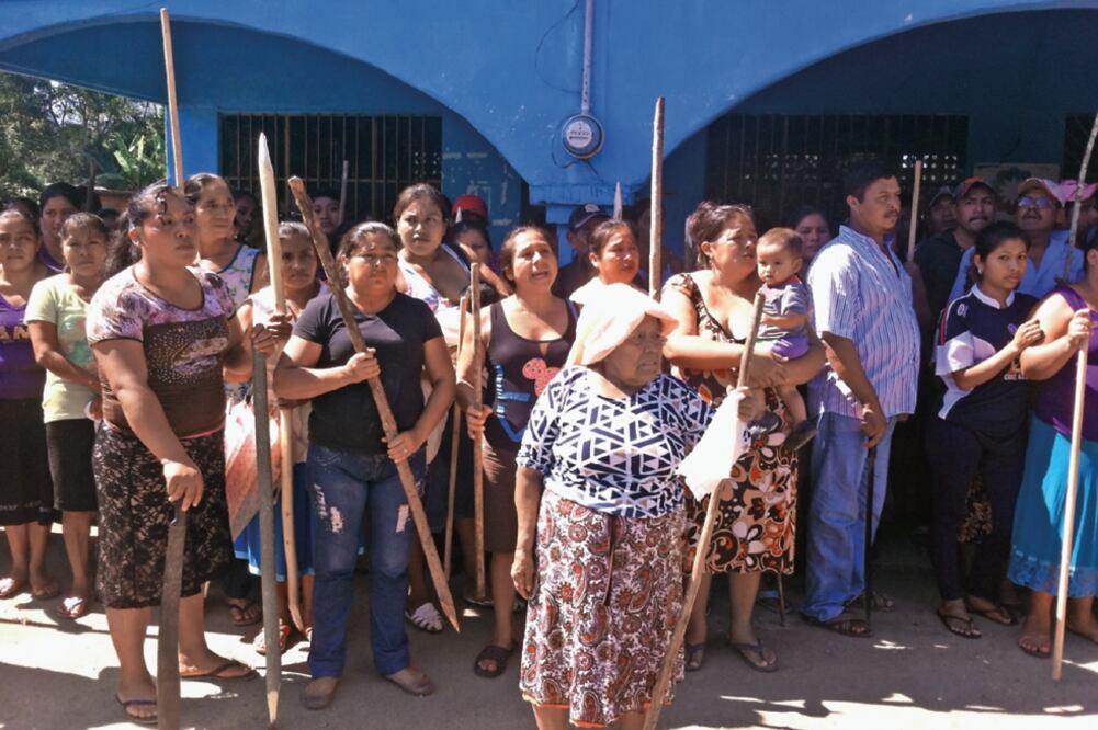 Inconformes retuvieron el 24 de diciembre a David Vega y tres hombres más por intentar tomar tierras comunales; ayer los vecinos pusieron un ultimátum (ROSELIA CHACA. EL UNIVERSAL)