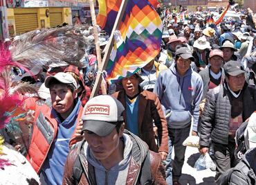 Cachan a Evo Morales organizando bloqueos desde México