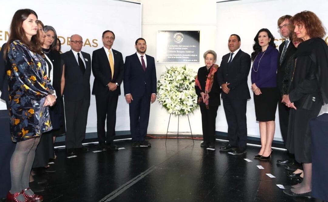El senador Martí Batres junto con la comunidad judía en México y la familia de Gilberto Bosques, rindieron homenaje a las víctimas del Holocausto (Tomada de Twitter @martibatres)