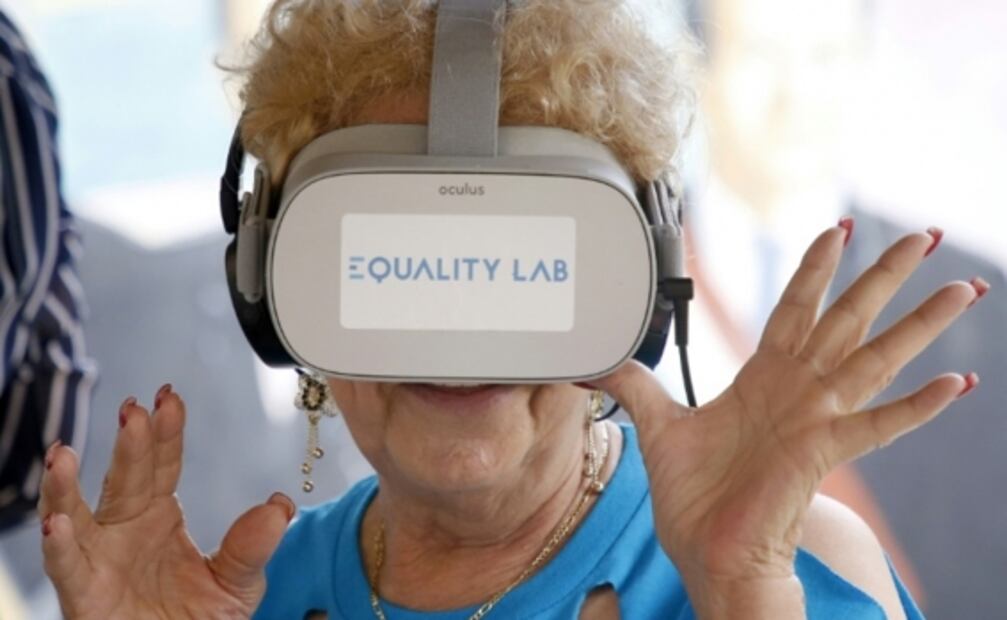 Personas de la tercera edad combaten depresión con realidad virtual