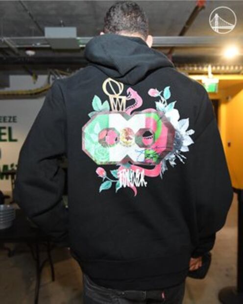 Juan Toscano rinde homenaje a Kobe, Gianna y México en sudadera
