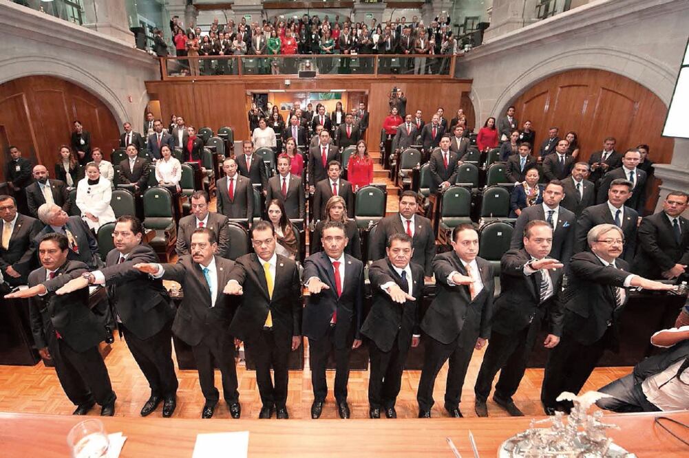 En la sesión celebrada por la 59 Legislatura se nombró presidente de la Junta de Coordinación Política a Juvenal Cruz (ESPECIAL)