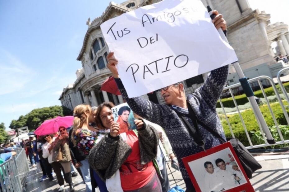 Despiden como rey al Príncipe José José