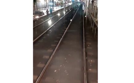 Tren Ligero reporta cierre de Las Torres a Tasqueña debido a inundaciones causadas por fuertes lluvias