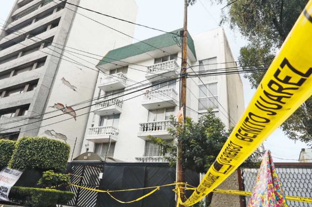 Edificio dañado tras el sismo del 19-S, en Paz Montes de Oca 93, delegación Benito Juárez; aparece en la lista oficial de inmuebles en riesgo de colapso. (LUIS CORTÉS. EL UNIVERSAL)