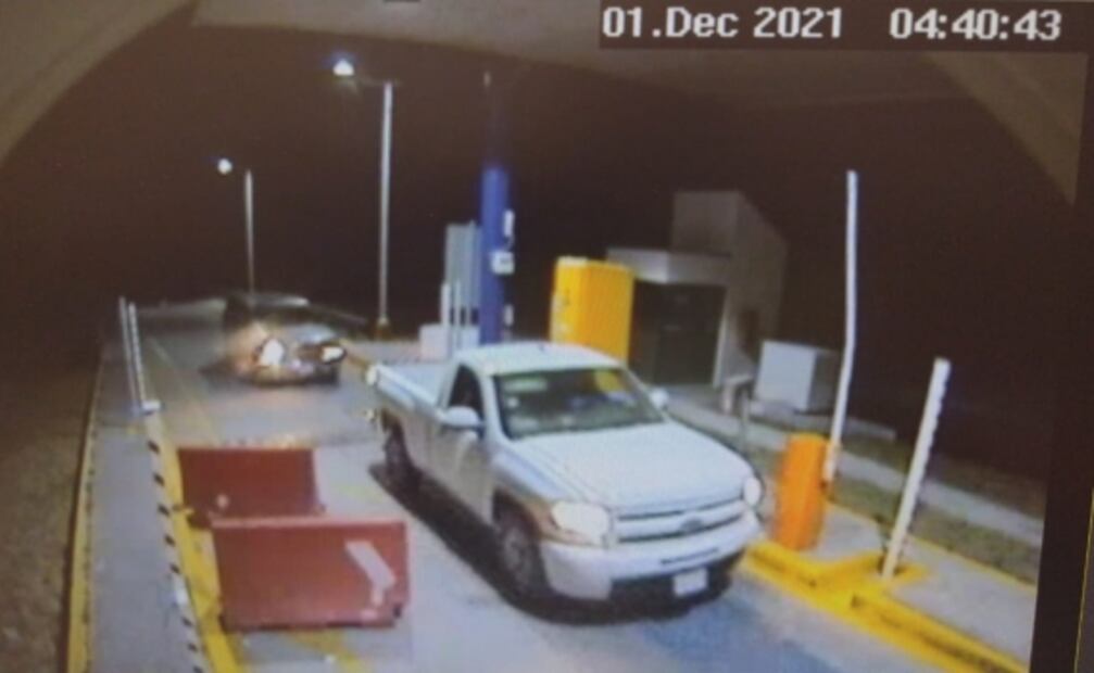 Cámaras de casetas en la México-Querétaro captan camionetas en las que se fugaron reos de Tula 