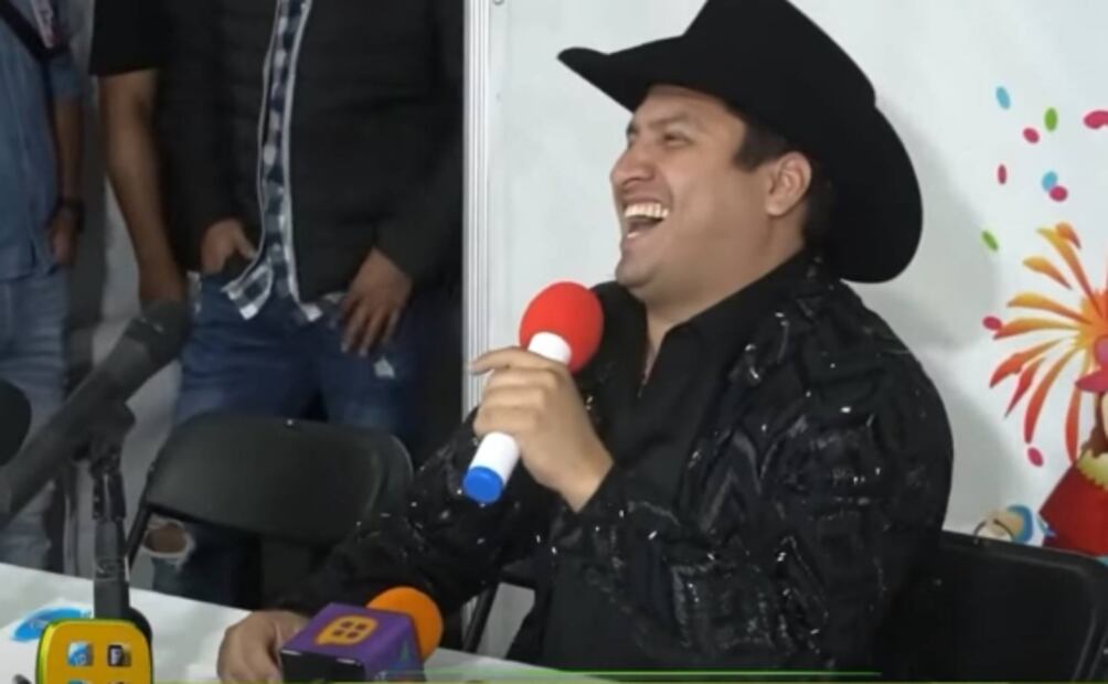 Julión Álvarez responde si Juan Gabriel estaba enamorado de él  