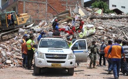 Rescuers race to find survivors from Ecuador's earthquake