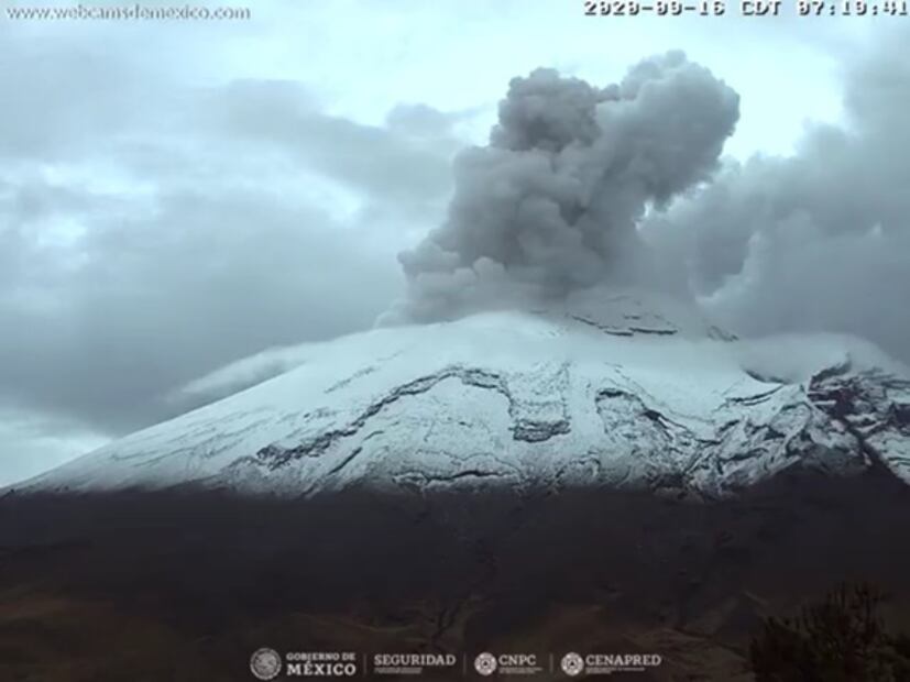 Volcán Popocatépetl amanece nevado