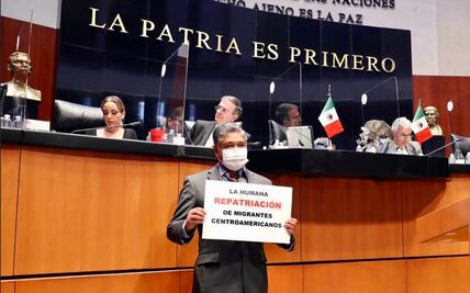 Activistas acusan de xenófobo al senador Víctor Fuentes por exigir deportación de migrantes