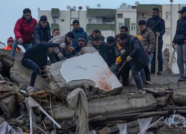 Cifra de muertos por terremoto en Turquía y Siria se eleva a más de 2 mil y casi 10 mil heridos