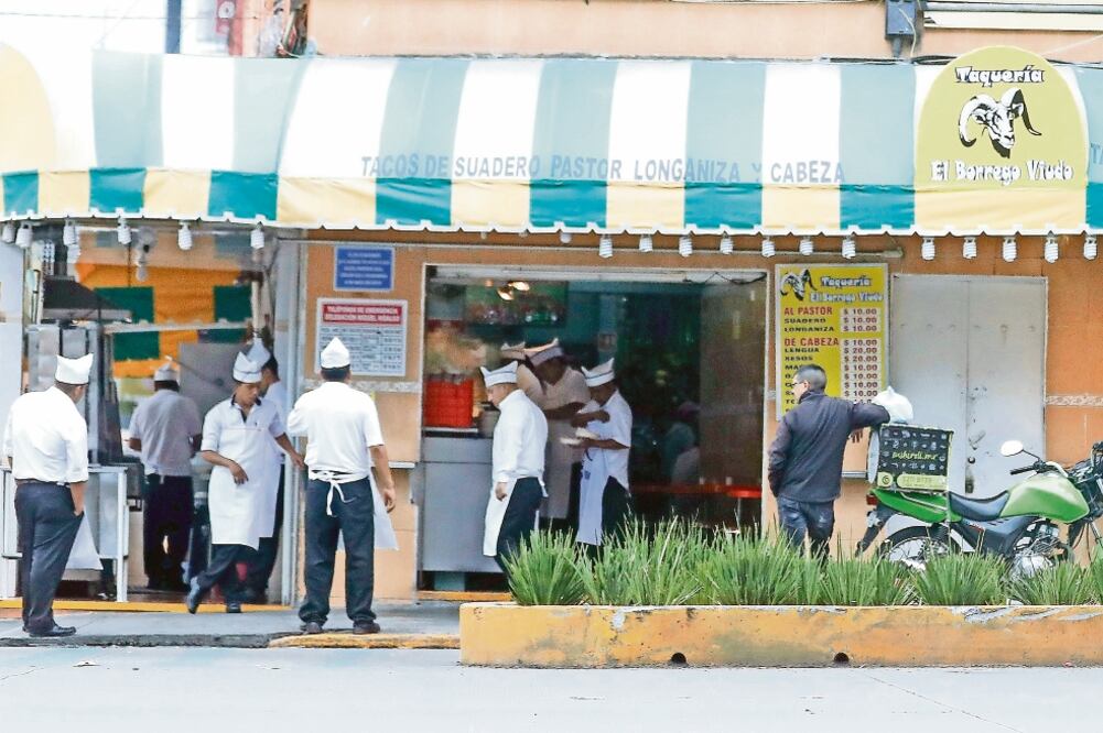 El conflicto familiar entre dos primos que se dicen propietarios legítimos ha derivado en conflictos y enfrentamientos en el local de venta de tacos. (ARCHIVO EL UNIVERSAL)