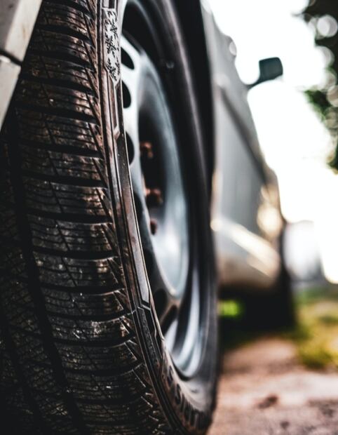 ¿Por qué es necesario rotar las llantas de tu auto?