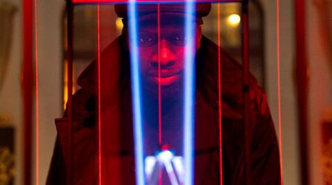 El robo del museo Louvre: series y caricaturas que lo recrean 