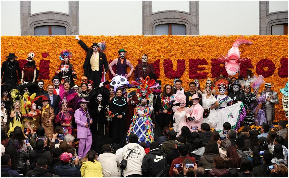 Clara Brugada encabezó el evento para dar a conocer las diversas actividades conmemorativas del Día de Muertos 2024, esto en el museo de la Ciudad de México. FOTO: DIEGO SIMÓN SÁNCHEZ