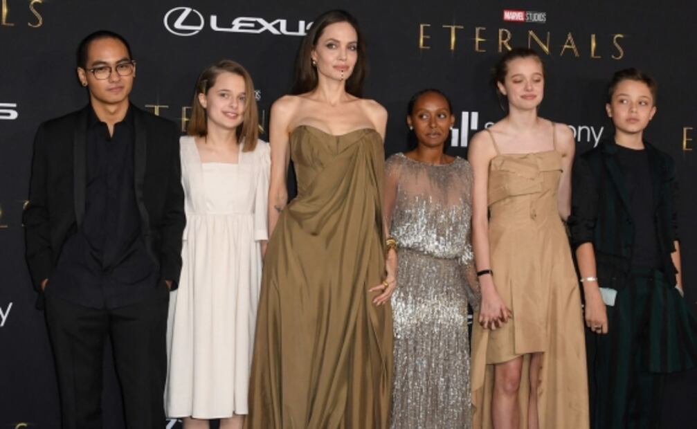 Salma Hayek y Angelina Jolie deslumbran en el estreno de "Eternals"