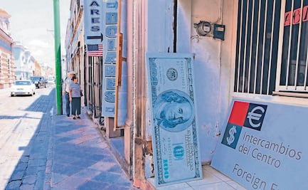 Apreciación del peso sigue pegando a remesas, afirma BBVA; caen 8% operaciones de envío a familias en México