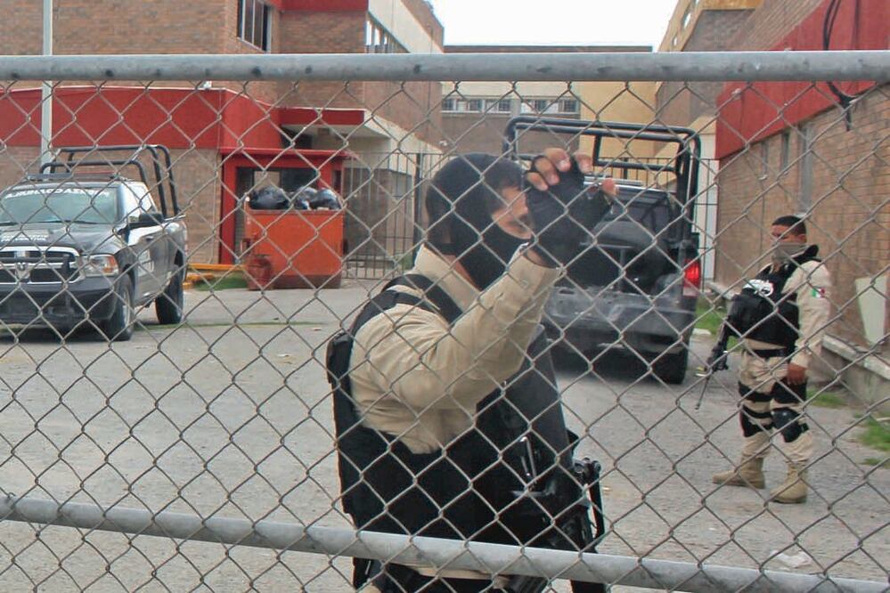 Además de 18 custodios bajo investigación, se indaga al ex director del Cereso de Torreón, Eduardo Rodríguez. (FRANCISCO RODRÍGUEZ. EL UNIVERSAL)