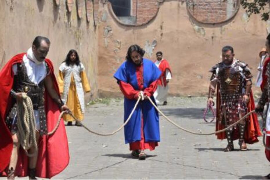 Acuden 15 mil personas al Viacrucis en Metepec
