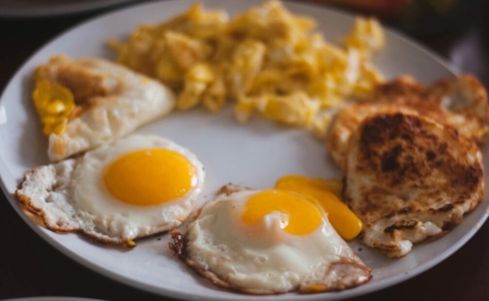 El ingrediente que evita que los huevos se peguen al sartén