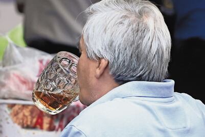 Morena propone venta de cerveza al tiempo 