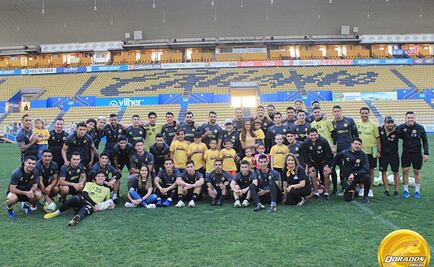 Maradona convive con niños que padecen cáncer